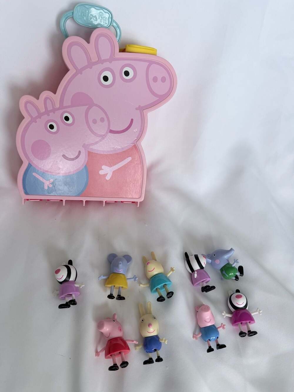 Peppa Pig Carry Along Friends Case with 10 Figures
